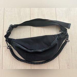 Beis The Sport Pack in Black. Fanny pack.